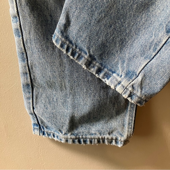 GUESS Vintage 90s Mom Jean Light Wash - Picture 8 of 8